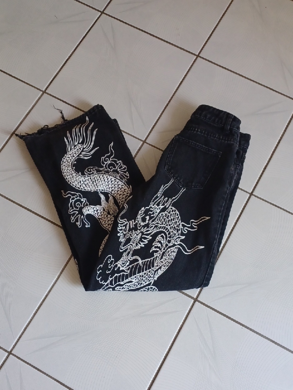 4/$80 Black Distressed Dragon Jeans - Size XS ( US 2)